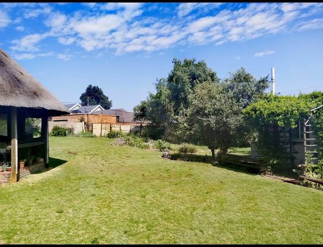4 BEDROOM APARTMENT FOR SALE IN VAN RIEBEECK PARK